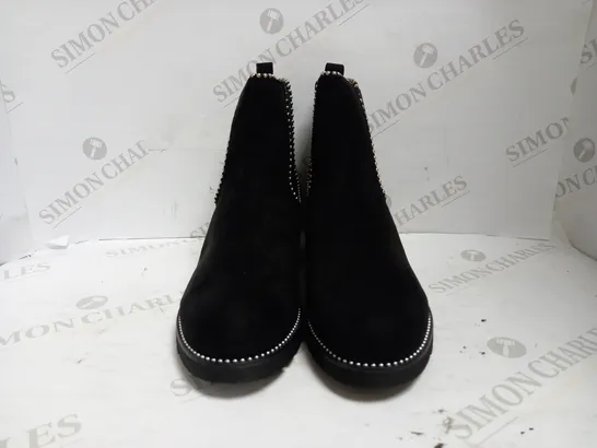 DESIGNER STUD DETAIL CHELSEA BOOTS UK SIZE 7.5