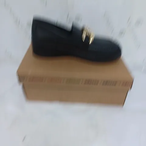 BOXED ADESSO LADIES FLAT SHOES WITH GOLD CHAIN DETAIL BLACK SIZE EU 39
