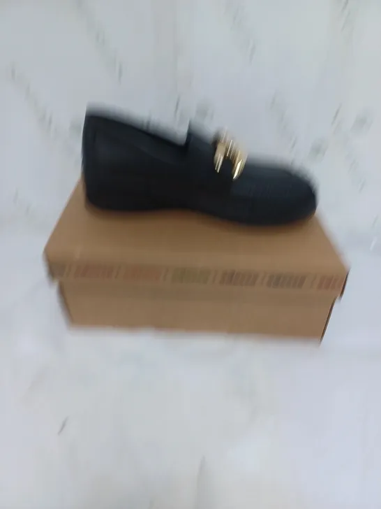 BOXED ADESSO LADIES FLAT SHOES WITH GOLD CHAIN DETAIL BLACK SIZE EU 39