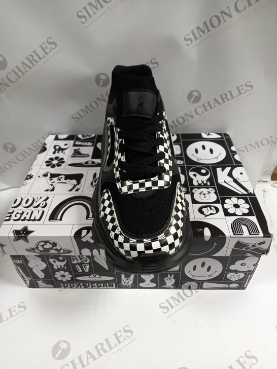 BOXED KOI FOOTWEAR FORMATION CHEQUERED MEN'S ATOMIC TRAINERS - 11