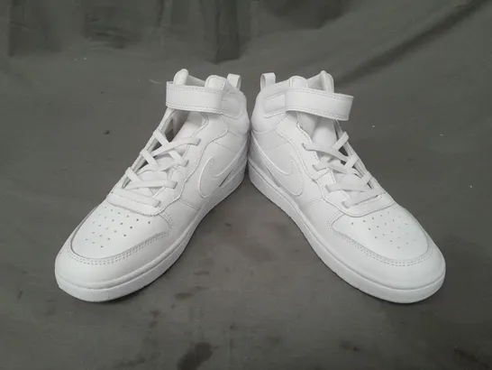 BOXED PAIR OF NIKE COURT BOROUGH MID 2 SHOES IN WHITE UK SIZE 2