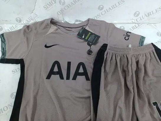 CHILDRANS TOTTENHAM KIT WITH MADDISON ON BACK  SIZE 26 / UK 8.5 