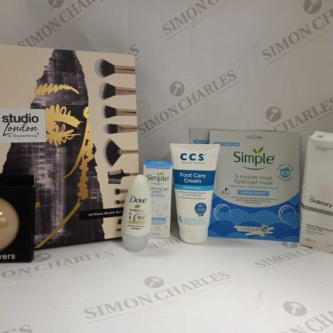 LOT OF APPROX 5 BEAUTY PRODUCTS TO INCLUDE STUDIO LONDON BRUSH SET, SIMPLE HYDROGEL MASK, SIMPLE HYDRATING CREAM