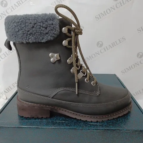 EMU OKAB WATERPROOF BOOTS, DARK GREY - SIZE 5