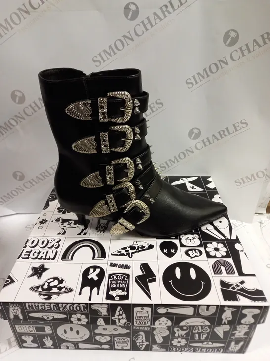 BOXED KOI FOOTWEAR TRAITOR ZONE SPIKED BOOTS - 6