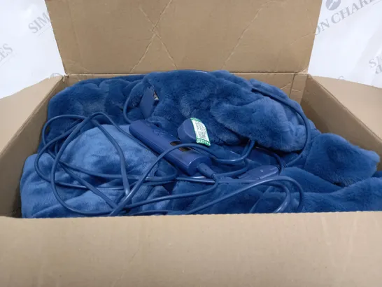 BOXED BLUE HEATED BLANKET WITH WIRED CONNECTION