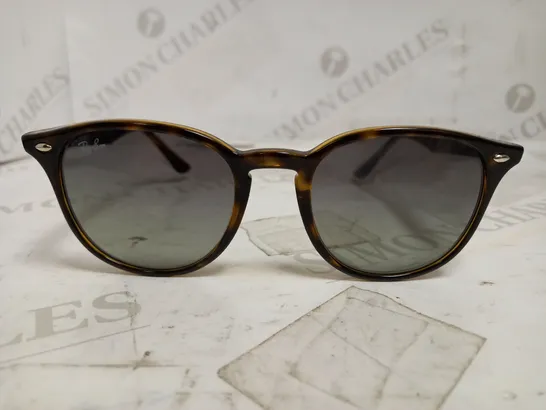 RAY BAN-STYLE HAVANA SUNGLASSES