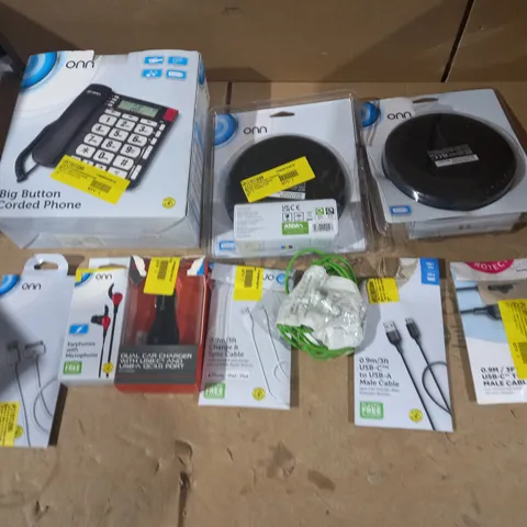 LOT OF 10 ASSORTED TECH ITEMS SUCH AS LANDLINE PHONE, CD PLAYERS, CHARGING CABLES ETC