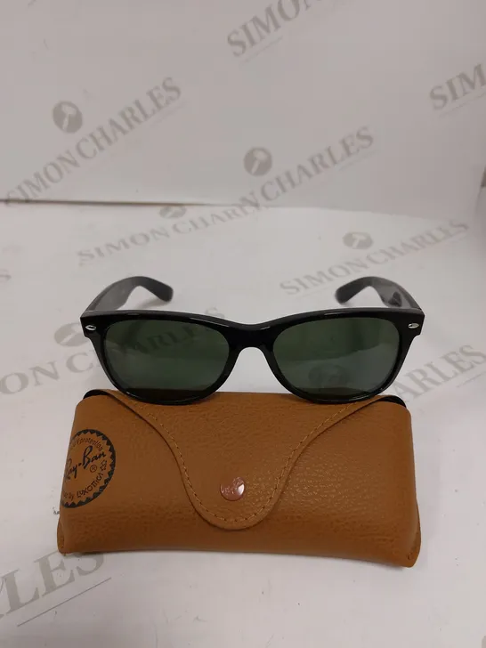 RAY-BAN NEW WAYFARER BLACK/GREEN SUNGLASSES 