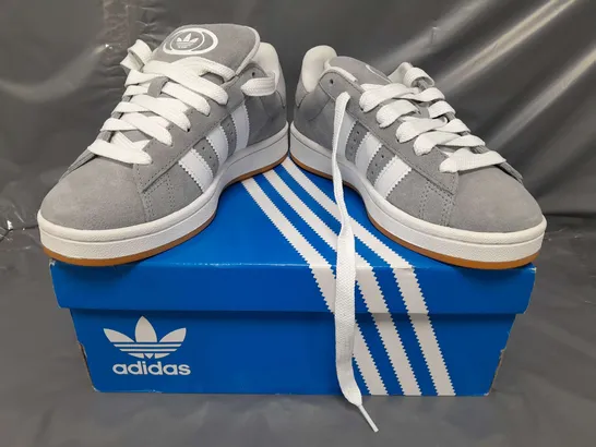 BOXED PAIR OF ADIDAS CAMPUS 00S SHOES IN GREY/WHITE UK SIZE 5.5