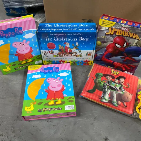 BOX OF ASSORTED ITEMS TO INCLUDE: PRPPA PIG SET, THE CHRISTMAS BEAR, BUSY BOOKS SPIDERMAN