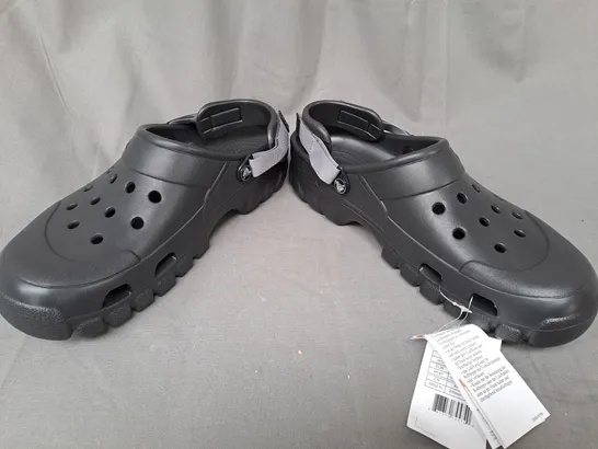 PAIR OF CROCS OFFROAD SPORT CLOGS IN BLACK UK SIZE M11/W12