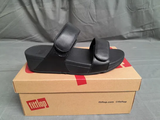 BOXED PAIR OF FITFLOP ADJUSTBALE LEATHER SLIDES SIZE UK 5