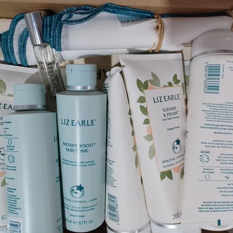 BOXED LIZ EARLE BOTANICAL BODY CARE SET