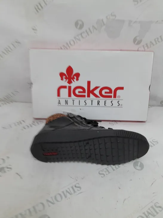 BOXED PAIR OF RIEKER HI TOP CUFF TRAINERS IN BLACK UK SIZE 6.5