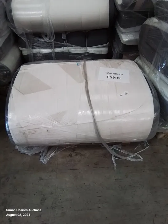 PALLET CONTAINING A MATTRESS 