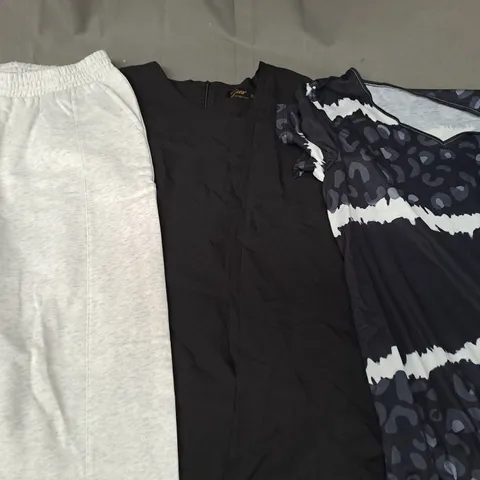 BOX OF APPROXIMATELY 20 ASSORTED CLOTHING AND FASHION ITEMS TO INCLUDE ASOS DESIGN, GEAR, ETC