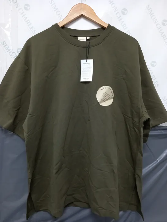 BEYOND NINE JUDE TEE IN OLIVE - SMALL