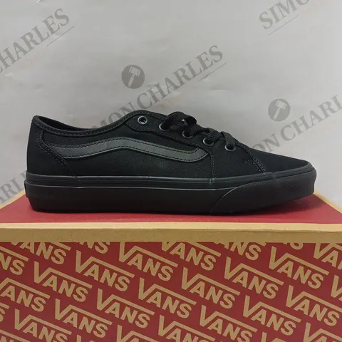 VANS FILMORE DECON BLACK TRAINERS - UK 6