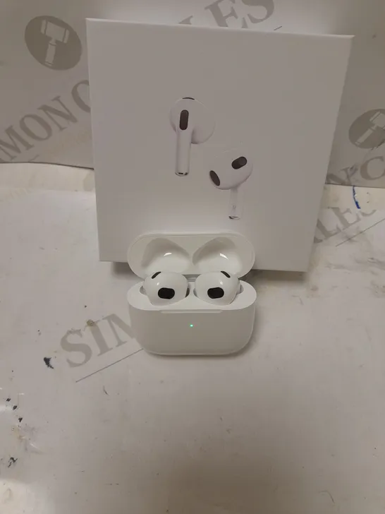 AIRPODS (3RD GENERATION) WITH MAGSAFE CHARGING CASE