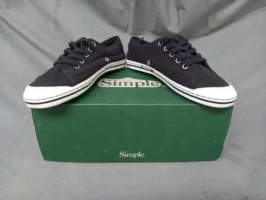 BOXED PAIR OF SIMPLE SATIRE CANVAS SNEAKERS IN BLACK SIZE 4