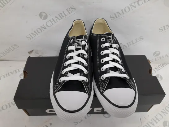 BOXED PAIR OF CONVERSE ALL STAR LOWS IN BLACK/WHITE - MENS 6