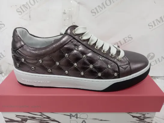 BOXED MODA LEATHER ADELAID LACE UP QUILTED TRAINERS IN PEWTER - SIZE 39