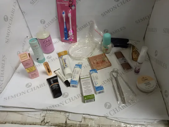 LOT OF APPROX 20 ASSORTED HEALTH AND BEAUTY PRODUCTS TO INCLUDE CHARLOTTE TILBURY, FENJAL