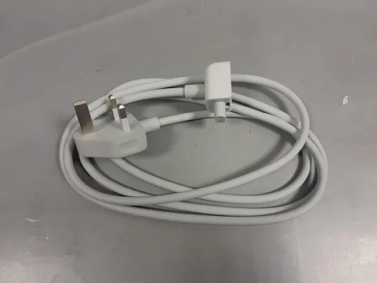 APPROXIMATELY 70 MAGSAFE EXTENSION LEADS