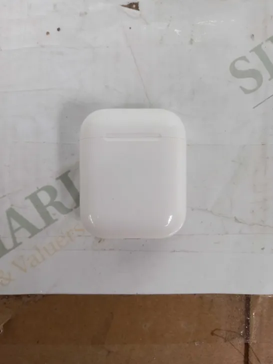 APPLE AIRPODS WITH CHARGING CASE 