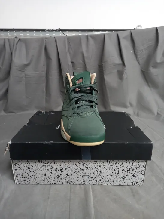 BOXED PAIR OF WOMEN'S JORDAN MVP GALACTIC JADE DESERT SAIL SNEAKERS SIZE 5.5