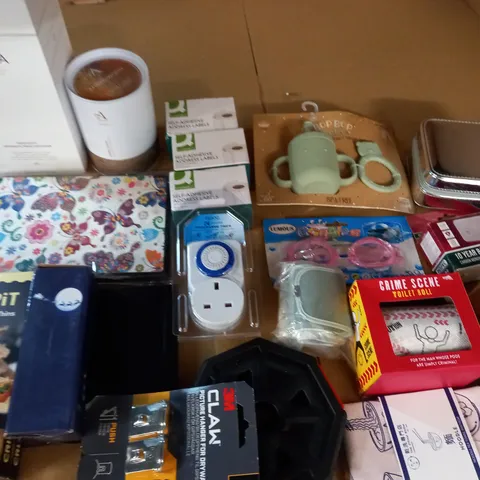 LOT OF ASSORTED HOUSEHOLD ITEMS TO INCLUDE FRAGRANCED CANDLE, WIRE COIL AND ADDRESS LABELS