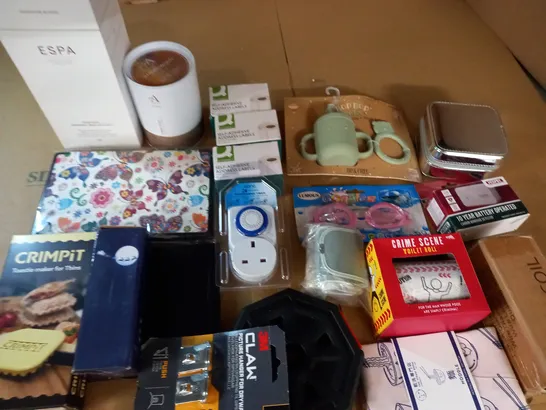 LOT OF ASSORTED HOUSEHOLD ITEMS TO INCLUDE FRAGRANCED CANDLE, WIRE COIL AND ADDRESS LABELS