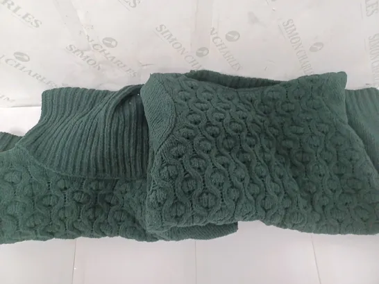 2 NINA LEONARD CHENILLE KNIT JUMPER IN GREEN TO INCLUDE SIZE M, S