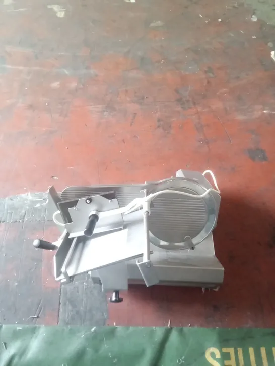 COMMERCIAL MEAT SLICER 