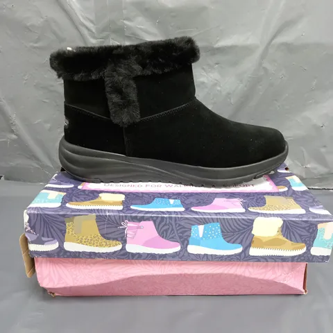 SKECHERS GO WALK SUEDE BOOTS BLACK SIZE 7