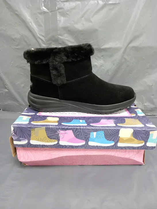 SKECHERS GO WALK SUEDE BOOTS BLACK SIZE 7