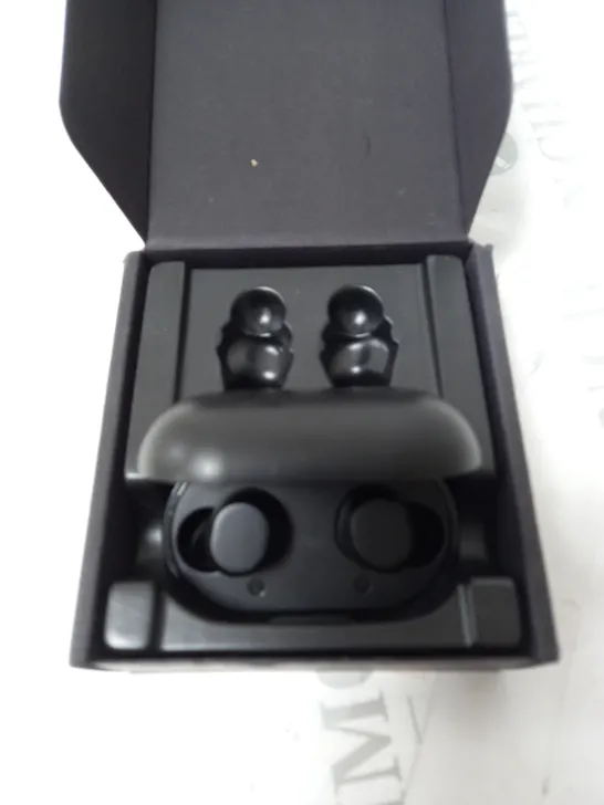 BOXED BLACK WIRELESS EARPHONES 