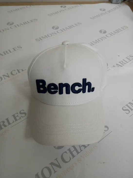 BENCH WHITE BASEBALL CAP