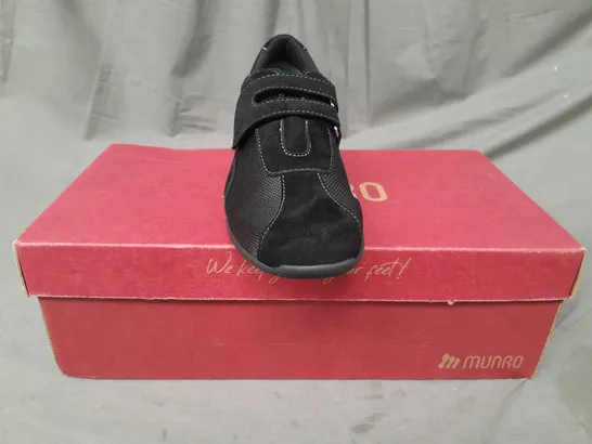 BOXED PAIR OF MUNRO SHOES IN BLACK SIZE 6