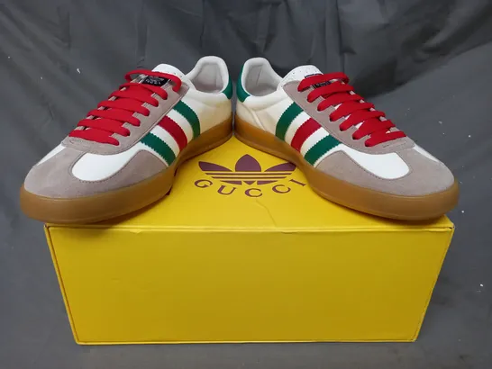 BOXED PAIR OF ADIDAS GUCCI GAZELLE SHOES IN WHITE/GREEN/RED UK SIZE 8