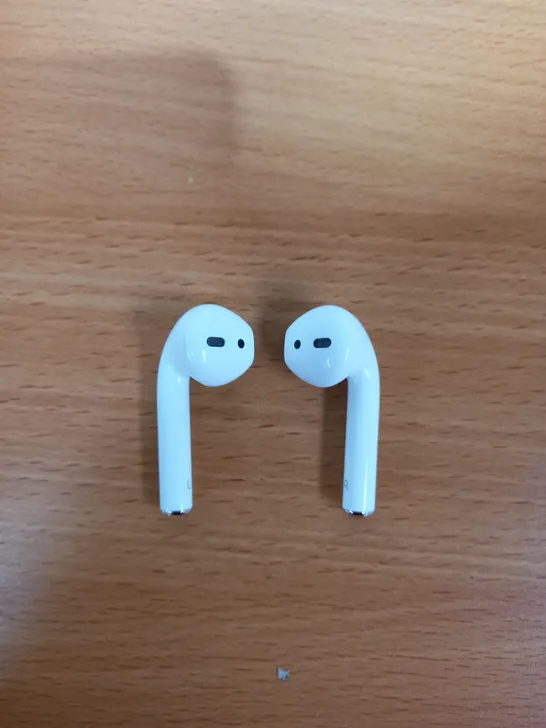 APPLE AIRPODS