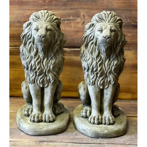 BOXED 2 PIECE SERUM STONE GARDEN PAIR OF LION STATUES