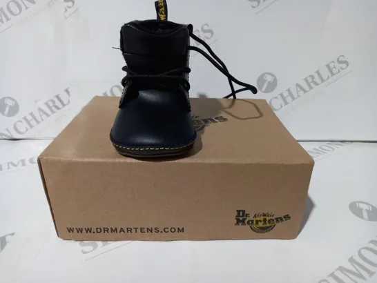 BOXED PAIR OF DR MARTENS INFANT SHOES IN BLACK UK SIZE 1