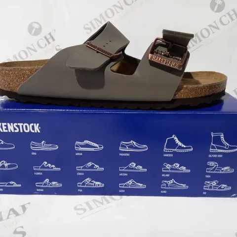 BOXED PAIR OF BIRKENSTOCK ARIZONA SANDALS IN STONE COLOUR UK SIZE 8