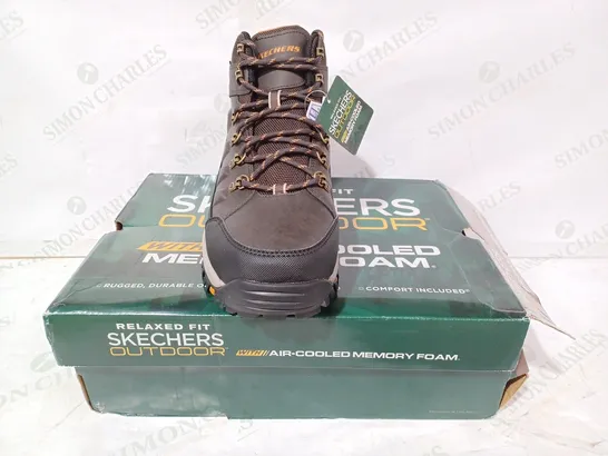 BOXED PAIR OF SKECHERS OUTDOOR RELAXED FIT BOOTS IN BROWN UK SIZE 9