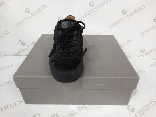 BOXED PAIR OF GIUSEPPE ZANOTTI SHOES IN BLACK EU SIZE 40.5