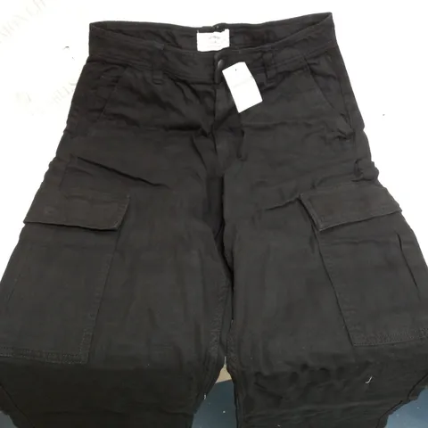APPROXIMATELY 13 COTTON ON ITEMS INCLUDING SIZE 10 BLACK CARGO JEANS