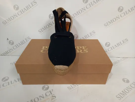 BOXED PAIR OF PENELOPE CHILVERS HIGH VALENCIANA CLOSED TOE WEDGES IN BLACK EU SIZE 40