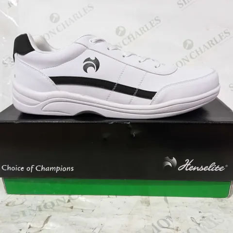 BOXED PAIR OF HENSELITE TRAINERS IN WHITE/BLACK UK SIZE 11